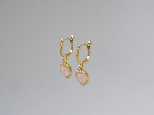 Livina Ohrringe – Herzanhänger Rosenquarz & Zirkonia | Gold vergoldet I NM in L.O.V.E Kollektion