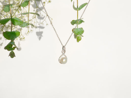 NM in White Infinito Momi