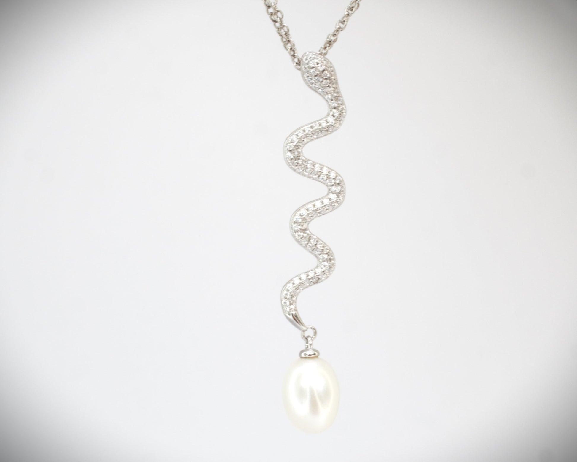 Damenkette mit Schlange Anhänger, Silber (925) mit Süßwasserperle und Zirkon facettiert