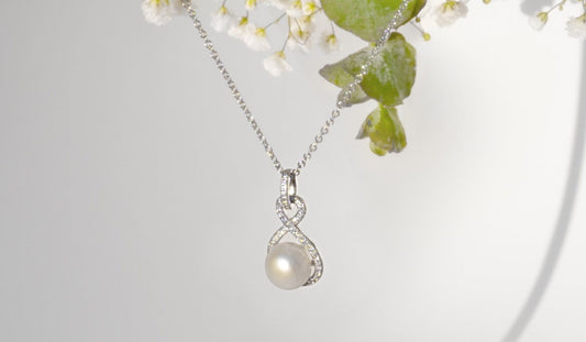 Lumina – Silber Halskette mit Perlen-Anhänger in Unendlichkeitssymbol