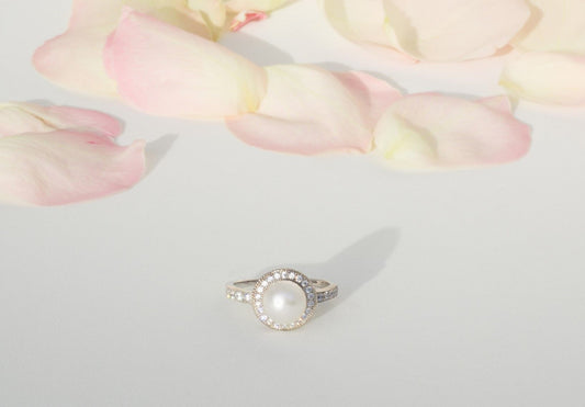 NM in White Zarina