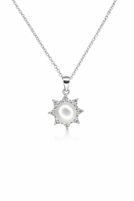 Lucia – Silberkette mit strahlendem Perlen-Anhänger & Zirkon